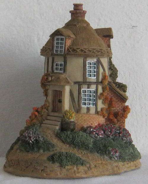 MINIATURE HOUSE - gorgeous little house made in England