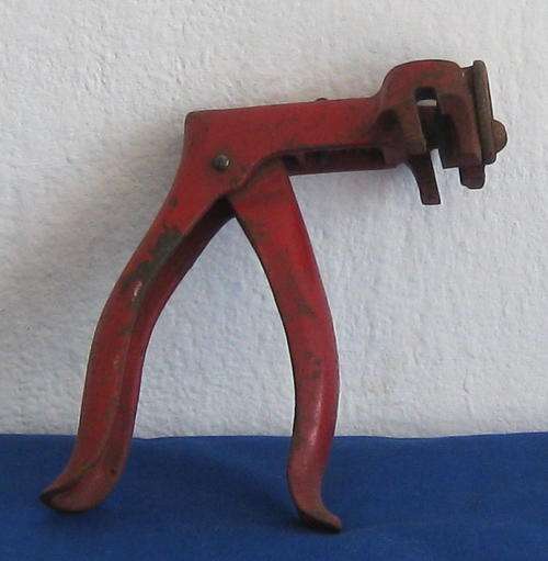 VINTAGE SAW SET - MADE IN USA
