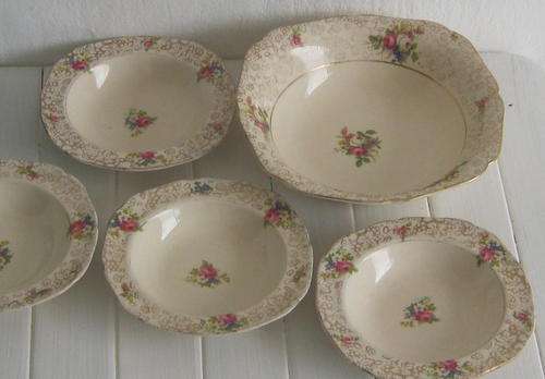 H & K TUNSTALL c 1933 - 1942 - DESERT BOWL WITH 4 SMALL BOWLS
