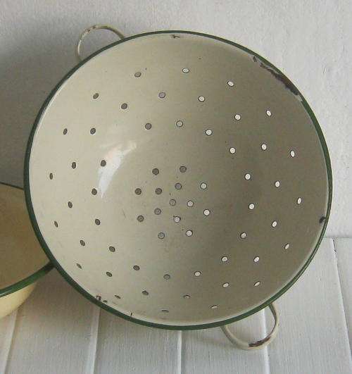VINTAGE ENAMEL COLANDER WITH GREEN TRIM
