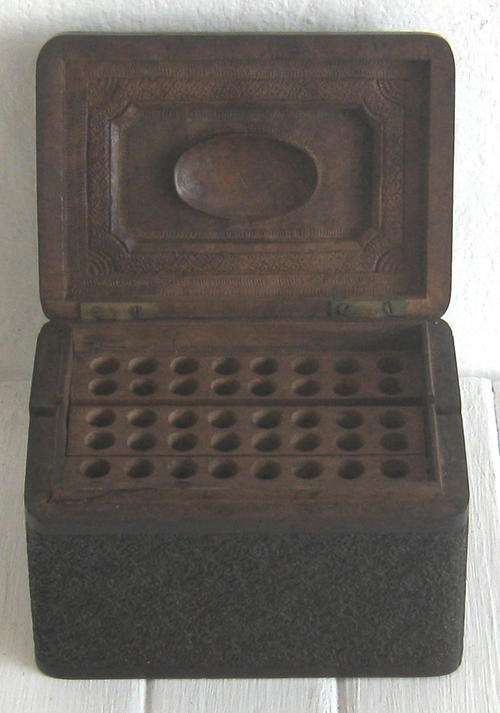 1940s WOODEN CIGARETTE BOX - OLD AND BEAUTIFUL!!!