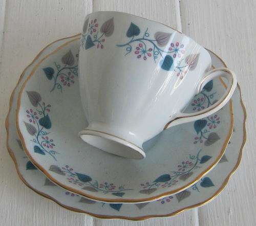 COLCLOUGH TRIO - BONE CHINA MADE IN ENGLAND