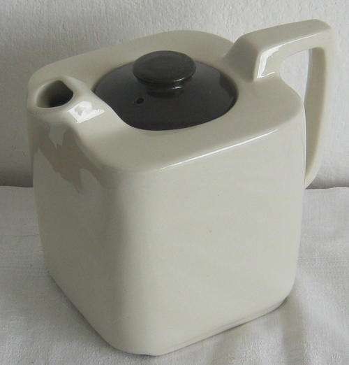 ART DECO TEAPOT - GOBLIN TEAPOT MADE IN ENGLAND