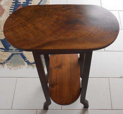 BEAUTIFUL WOODEN TABLE / SIDE TABLE