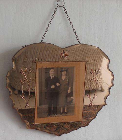 VINTAGE DECORATIVE MIRROR / PHOTO FRAME - Beautiful