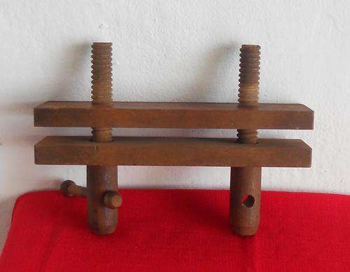 VINTAGE WOODEN VICE - Made in England