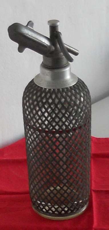 VINTAGE MESH COVERED SODA SYPHON - Sparklets London