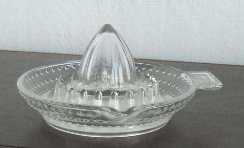 VINTAGE GLASS LEMON SQUEEZER