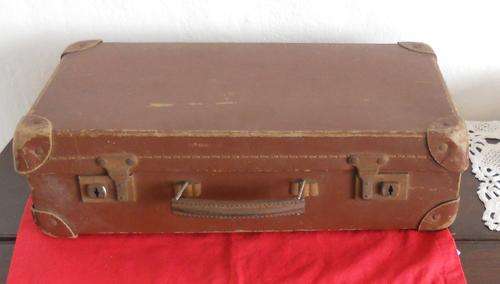 VINTAGE SUITCASE - OLD BROWN SCHOOL SUITCASE