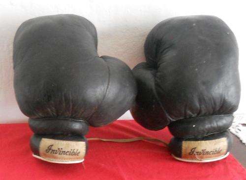 VINTAGE STRAW FILLED BOXING GLOVES - INVINCIBLE