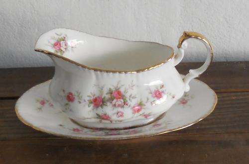 PARAGON GRAVY BOAT AND SAUCER - Victorian Rose