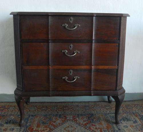 QUEEN ANNE  CHEST OF DRAWERS