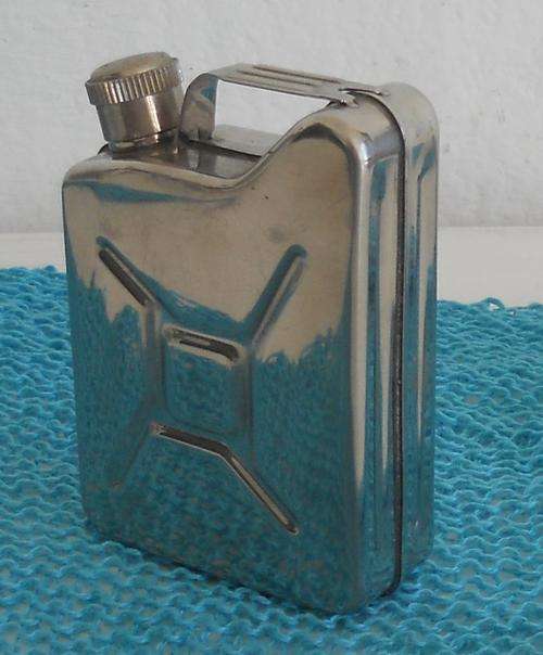 HIP FLASK IN THE SHAPE OF A JERRY CAN