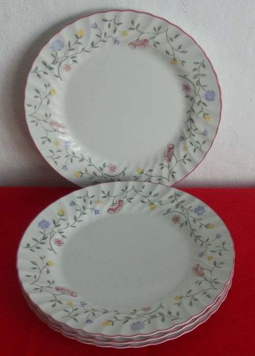 JOHNSON BROS SUMMER CHINTZ LARGE PLATES x 4