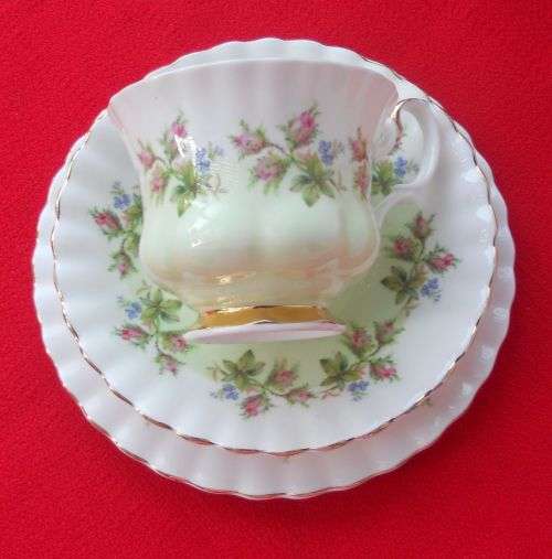 ROYAL ALBERT TRIO