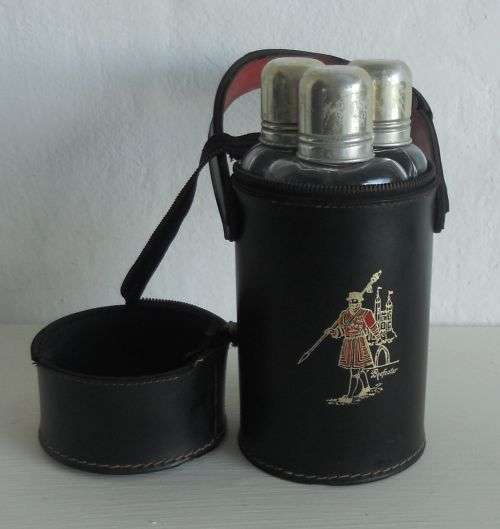 TRAVELING BEEFEATER TANTALUS / 3 GLASS BOTTLED "HIP FLASK"