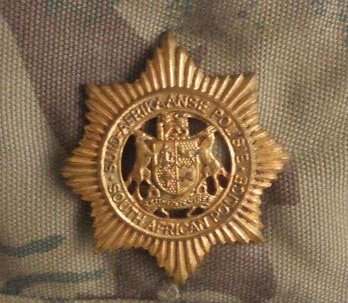 KOEVOET CAMO BERET AND BADGE
