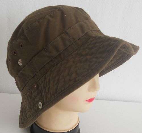 BUSH HAT