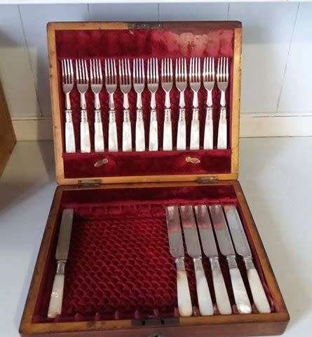 BOXED MOTHER OF PEARL & SILVER PLATED CUTLERY