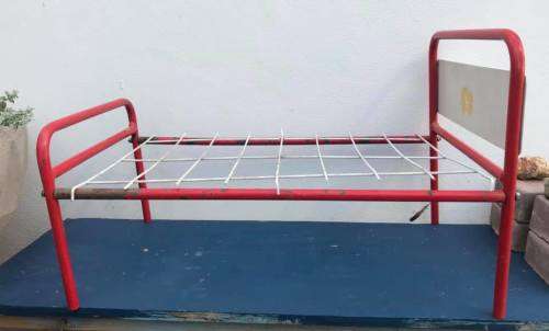 VINTAGE METAL DOLL'S BED