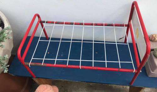 VINTAGE METAL DOLL'S BED