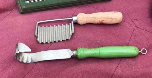 VINTAGE WOODEN HANDLED PASTRY CUTTERS AND PICTURE