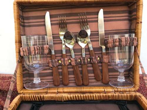 PICNIC BASKET FOR TWO