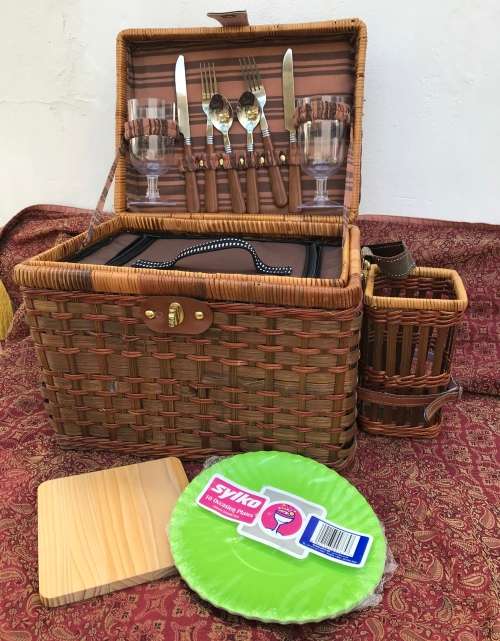 PICNIC BASKET FOR TWO