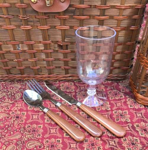 PICNIC BASKET FOR TWO