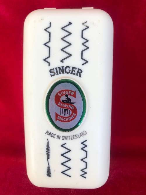 SMALL SINGER SEWING MACHINE BOX
