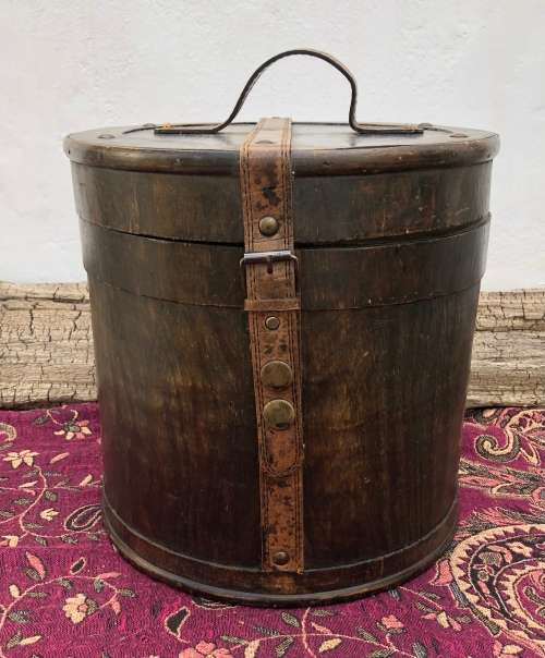 VINTAGE STYLE HAT / STORAGE BOX