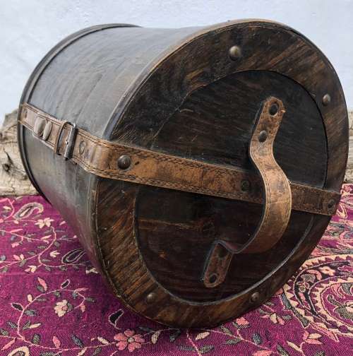 VINTAGE STYLE HAT / STORAGE BOX