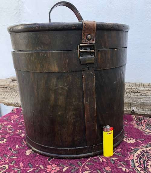 VINTAGE STYLE HAT / STORAGE BOX