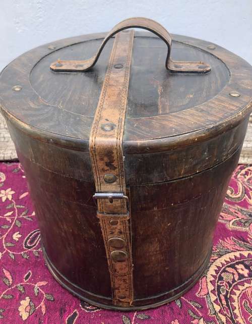 VINTAGE STYLE HAT / STORAGE BOX
