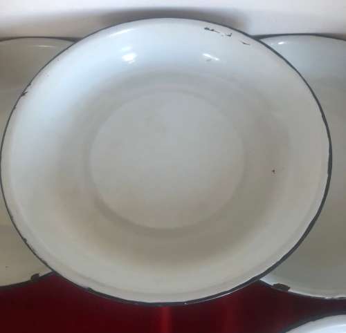 ENAMEL PLATES / BOWLS