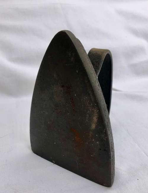 VINTAGE SAD IRON