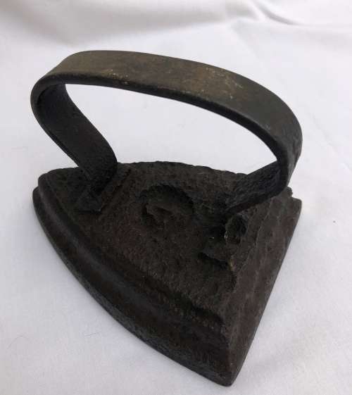 VINTAGE SAD IRON