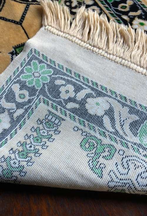 PRAYER MAT / THROW