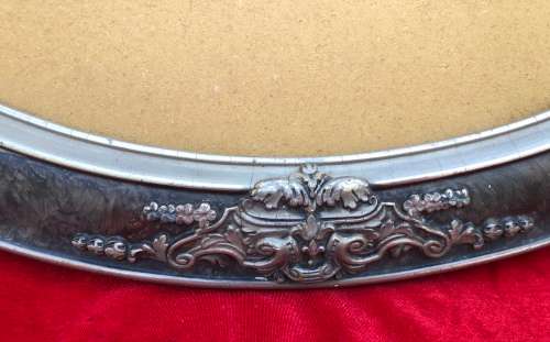 VINTAGE OVAL FRAME