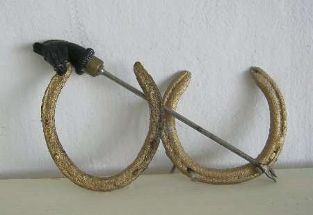 HORSE SHOES