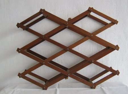 EXPANDABLE WOODEN WINE RACK