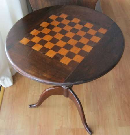 ANTIQUE INLAY CHESS TABLE