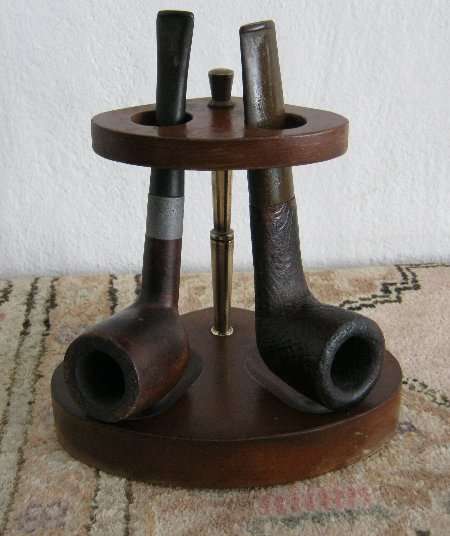 WOOD & BRASS PIPE STAND WITH 2 PIPES