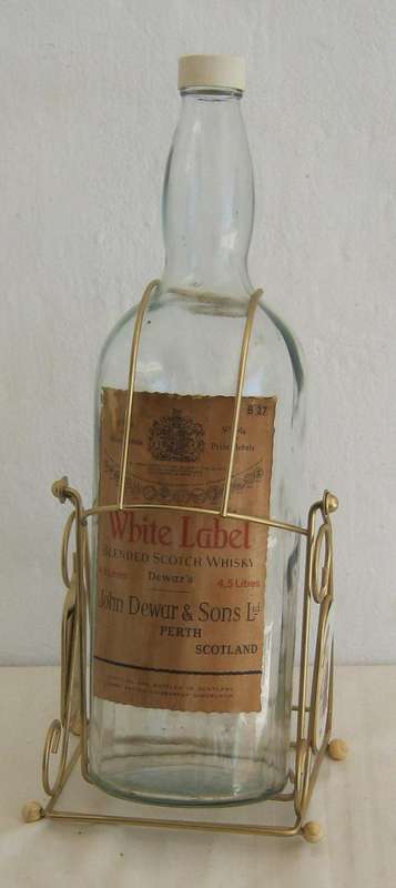 4.5 L WHISKY BOTTLE ON STAND
