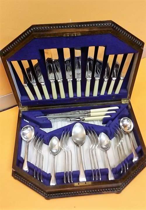 BONE HANDLE CUTLERY SET
