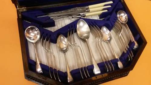 BONE HANDLE CUTLERY SET