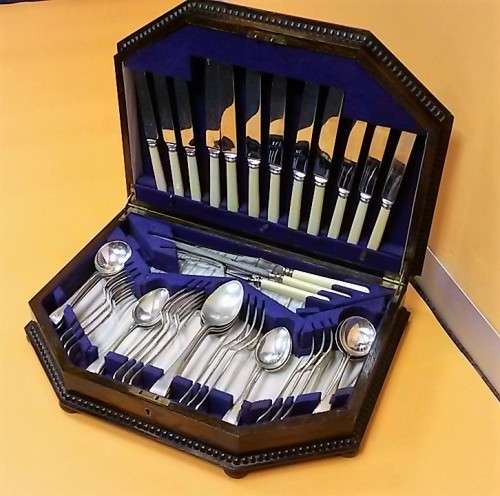 BONE HANDLE CUTLERY SET