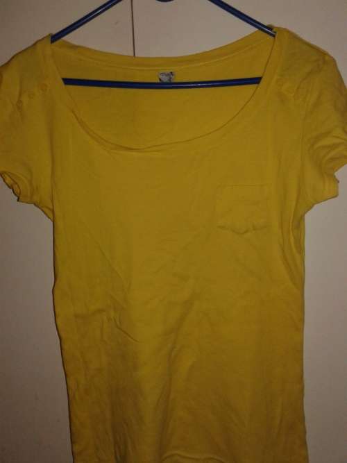 LOT OF 4 T-SHIRTS (VARIOUS COLORS)