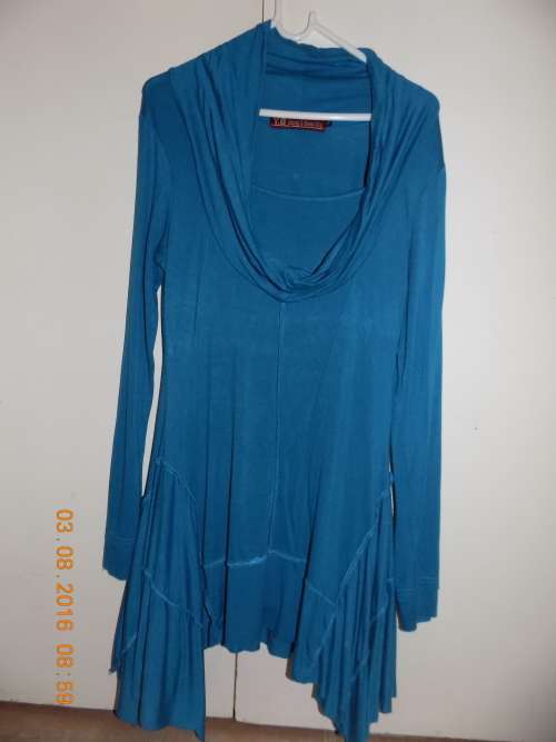 TURQUOISE LONG SLEEVE LADIES LONG FLAIR TOP SIZE L