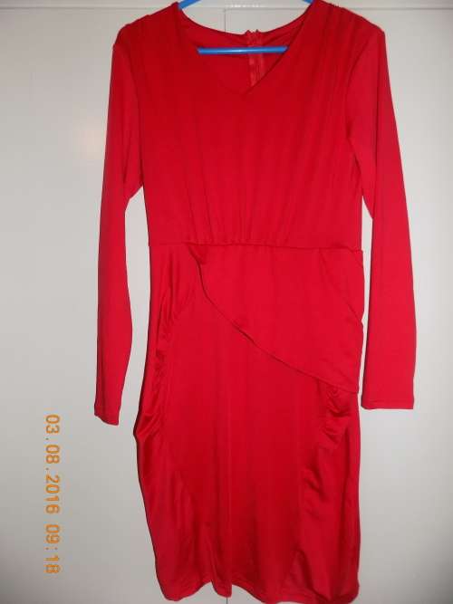 STUNNING RED DRESS - NEW - SIZE M (34-36)